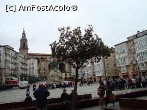 [P03] Marsul meu victorios începe în Vitoria -Gasteiz, capitala Țării Bascilor, în Plaza Virgen Blanca, mă simt ca găsca în coșul medieval, stânga, dreapta, înclin capul grațios spre miradores.  » foto by mireille
 - 
<span class="allrVoted glyphicon glyphicon-heart hidden" id="av995391"></span>
<a class="m-l-10 hidden" id="sv995391" onclick="voting_Foto_DelVot(,995391,17340)" role="button">șterge vot <span class="glyphicon glyphicon-remove"></span></a>
<a id="v9995391" class=" c-red"  onclick="voting_Foto_SetVot(995391)" role="button"><span class="glyphicon glyphicon-heart-empty"></span> <b>LIKE</b> = Votează poza</a> <img class="hidden"  id="f995391W9" src="/imagini/loader.gif" border="0" /><span class="AjErrMes hidden" id="e995391ErM"></span>