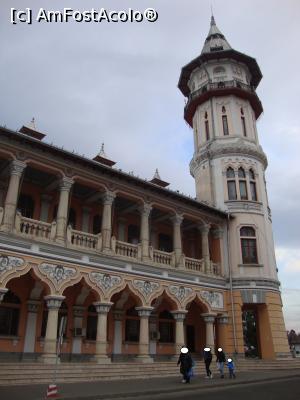 [P14] Trecem din nou pe lângă Palatul Comunal din Buzău și admirăm impunătorul turn cu ceas (clădirea a fost prezentată în trecut și prin intermediul timbrelor).  » foto by Floryn81
 - 
<span class="allrVoted glyphicon glyphicon-heart hidden" id="av820092"></span>
<a class="m-l-10 hidden" id="sv820092" onclick="voting_Foto_DelVot(,820092,17366)" role="button">șterge vot <span class="glyphicon glyphicon-remove"></span></a>
<a id="v9820092" class=" c-red"  onclick="voting_Foto_SetVot(820092)" role="button"><span class="glyphicon glyphicon-heart-empty"></span> <b>LIKE</b> = Votează poza</a> <img class="hidden"  id="f820092W9" src="/imagini/loader.gif" border="0" /><span class="AjErrMes hidden" id="e820092ErM"></span>