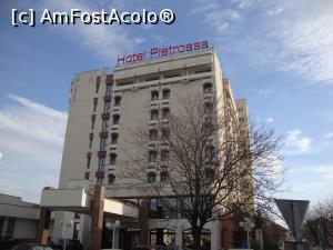 [P15] În zona centrală a orașului se află și hotelul Pietroasa, cea mai cunoscută unitate de cazare din localitate.  » foto by Floryn81
 - 
<span class="allrVoted glyphicon glyphicon-heart hidden" id="av820093"></span>
<a class="m-l-10 hidden" id="sv820093" onclick="voting_Foto_DelVot(,820093,17366)" role="button">șterge vot <span class="glyphicon glyphicon-remove"></span></a>
<a id="v9820093" class=" c-red"  onclick="voting_Foto_SetVot(820093)" role="button"><span class="glyphicon glyphicon-heart-empty"></span> <b>LIKE</b> = Votează poza</a> <img class="hidden"  id="f820093W9" src="/imagini/loader.gif" border="0" /><span class="AjErrMes hidden" id="e820093ErM"></span>
