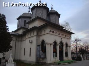 [P30] În curtea Cimitirului Eroilor se află Biserica Eroilor Diviziei 5, un lăcaș de cult având hramul ”Duminica Tuturor Sfinților”.  » foto by Floryn81
 - 
<span class="allrVoted glyphicon glyphicon-heart hidden" id="av820108"></span>
<a class="m-l-10 hidden" id="sv820108" onclick="voting_Foto_DelVot(,820108,17366)" role="button">șterge vot <span class="glyphicon glyphicon-remove"></span></a>
<a id="v9820108" class=" c-red"  onclick="voting_Foto_SetVot(820108)" role="button"><span class="glyphicon glyphicon-heart-empty"></span> <b>LIKE</b> = Votează poza</a> <img class="hidden"  id="f820108W9" src="/imagini/loader.gif" border="0" /><span class="AjErrMes hidden" id="e820108ErM"></span>