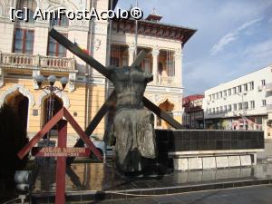 [P04] Monumentul din dreapta aduce un omagiu buzoienilor care și-au pierdut viața în timpul Revoluției din decembrie 1989.  » foto by Floryn81
 - 
<span class="allrVoted glyphicon glyphicon-heart hidden" id="av820082"></span>
<a class="m-l-10 hidden" id="sv820082" onclick="voting_Foto_DelVot(,820082,17366)" role="button">șterge vot <span class="glyphicon glyphicon-remove"></span></a>
<a id="v9820082" class=" c-red"  onclick="voting_Foto_SetVot(820082)" role="button"><span class="glyphicon glyphicon-heart-empty"></span> <b>LIKE</b> = Votează poza</a> <img class="hidden"  id="f820082W9" src="/imagini/loader.gif" border="0" /><span class="AjErrMes hidden" id="e820082ErM"></span>