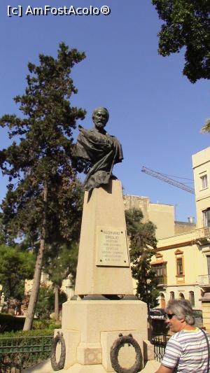 [P54] Gardens Mall. Monumentul lui Hadriano Dinglio. » foto by ovidiuyepi
 - 
<span class="allrVoted glyphicon glyphicon-heart hidden" id="av1231549"></span>
<a class="m-l-10 hidden" id="sv1231549" onclick="voting_Foto_DelVot(,1231549,17454)" role="button">șterge vot <span class="glyphicon glyphicon-remove"></span></a>
<a id="v91231549" class=" c-red"  onclick="voting_Foto_SetVot(1231549)" role="button"><span class="glyphicon glyphicon-heart-empty"></span> <b>LIKE</b> = Votează poza</a> <img class="hidden"  id="f1231549W9" src="/imagini/loader.gif" border="0" /><span class="AjErrMes hidden" id="e1231549ErM"></span>