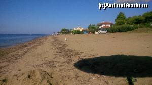 [P09] Plaja. In spatele cladirii cu acoperis portocaliu este Pensiunea Nikos » foto by Tanyla*
 - 
<span class="allrVoted glyphicon glyphicon-heart hidden" id="av556410"></span>
<a class="m-l-10 hidden" id="sv556410" onclick="voting_Foto_DelVot(,556410,17466)" role="button">șterge vot <span class="glyphicon glyphicon-remove"></span></a>
<a id="v9556410" class=" c-red"  onclick="voting_Foto_SetVot(556410)" role="button"><span class="glyphicon glyphicon-heart-empty"></span> <b>LIKE</b> = Votează poza</a> <img class="hidden"  id="f556410W9" src="/imagini/loader.gif" border="0" /><span class="AjErrMes hidden" id="e556410ErM"></span>