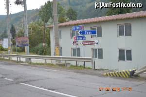 [P01] Intersectia din Bran cu indicatorul de orientare catre Simon.  » foto by fregata
 - 
<span class="allrVoted glyphicon glyphicon-heart hidden" id="av562272"></span>
<a class="m-l-10 hidden" id="sv562272" onclick="voting_Foto_DelVot(,562272,17564)" role="button">șterge vot <span class="glyphicon glyphicon-remove"></span></a>
<a id="v9562272" class=" c-red"  onclick="voting_Foto_SetVot(562272)" role="button"><span class="glyphicon glyphicon-heart-empty"></span> <b>LIKE</b> = Votează poza</a> <img class="hidden"  id="f562272W9" src="/imagini/loader.gif" border="0" /><span class="AjErrMes hidden" id="e562272ErM"></span>