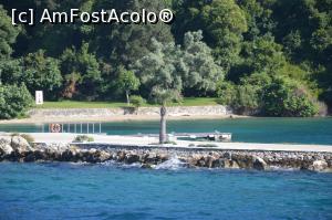 [P21] Dig în portul privat al insulei Scorpios văzut de pe nava de croazieră Makedonia Palace.  » foto by traian.leuca †
 - 
<span class="allrVoted glyphicon glyphicon-heart hidden" id="av1056803"></span>
<a class="m-l-10 hidden" id="sv1056803" onclick="voting_Foto_DelVot(,1056803,17593)" role="button">șterge vot <span class="glyphicon glyphicon-remove"></span></a>
<a id="v91056803" class=" c-red"  onclick="voting_Foto_SetVot(1056803)" role="button"><span class="glyphicon glyphicon-heart-empty"></span> <b>LIKE</b> = Votează poza</a> <img class="hidden"  id="f1056803W9" src="/imagini/loader.gif" border="0" /><span class="AjErrMes hidden" id="e1056803ErM"></span>
