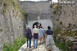 [P34] Intrarea în biserica Agia Mavra.  » foto by Ioan Raita
 - 
<span class="allrVoted glyphicon glyphicon-heart hidden" id="av574851"></span>
<a class="m-l-10 hidden" id="sv574851" onclick="voting_Foto_DelVot(,574851,17593)" role="button">șterge vot <span class="glyphicon glyphicon-remove"></span></a>
<a id="v9574851" class=" c-red"  onclick="voting_Foto_SetVot(574851)" role="button"><span class="glyphicon glyphicon-heart-empty"></span> <b>LIKE</b> = Votează poza</a> <img class="hidden"  id="f574851W9" src="/imagini/loader.gif" border="0" /><span class="AjErrMes hidden" id="e574851ErM"></span>