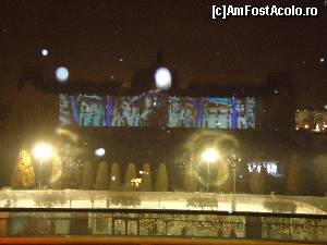 [P33] IASI - PALATUL CULTURII pe fatada se pot vedea proiectiile cu pregatirile pentru sosirea lui Mos Craciun - fotografie facuta de la fereastra HOTELULUI INTERNATIONAL IASI » foto by kmy
 - 
<span class="allrVoted glyphicon glyphicon-heart hidden" id="av589953"></span>
<a class="m-l-10 hidden" id="sv589953" onclick="voting_Foto_DelVot(,589953,17598)" role="button">șterge vot <span class="glyphicon glyphicon-remove"></span></a>
<a id="v9589953" class=" c-red"  onclick="voting_Foto_SetVot(589953)" role="button"><span class="glyphicon glyphicon-heart-empty"></span> <b>LIKE</b> = Votează poza</a> <img class="hidden"  id="f589953W9" src="/imagini/loader.gif" border="0" /><span class="AjErrMes hidden" id="e589953ErM"></span>