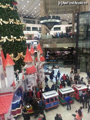 [P37] IASI - PALAS MALL in prag de sarbatori » foto by kmy
 - 
<span class="allrVoted glyphicon glyphicon-heart hidden" id="av589957"></span>
<a class="m-l-10 hidden" id="sv589957" onclick="voting_Foto_DelVot(,589957,17598)" role="button">șterge vot <span class="glyphicon glyphicon-remove"></span></a>
<a id="v9589957" class=" c-red"  onclick="voting_Foto_SetVot(589957)" role="button"><span class="glyphicon glyphicon-heart-empty"></span> <b>LIKE</b> = Votează poza</a> <img class="hidden"  id="f589957W9" src="/imagini/loader.gif" border="0" /><span class="AjErrMes hidden" id="e589957ErM"></span>