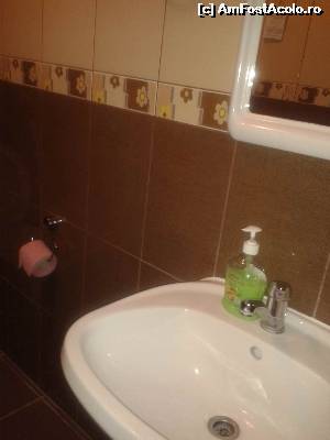 [P09] baia -curata si frumos decorata dar... fara prosoape » foto by danadana*
 - 
<span class="allrVoted glyphicon glyphicon-heart hidden" id="av567524"></span>
<a class="m-l-10 hidden" id="sv567524" onclick="voting_Foto_DelVot(,567524,17650)" role="button">șterge vot <span class="glyphicon glyphicon-remove"></span></a>
<a id="v9567524" class=" c-red"  onclick="voting_Foto_SetVot(567524)" role="button"><span class="glyphicon glyphicon-heart-empty"></span> <b>LIKE</b> = Votează poza</a> <img class="hidden"  id="f567524W9" src="/imagini/loader.gif" border="0" /><span class="AjErrMes hidden" id="e567524ErM"></span>