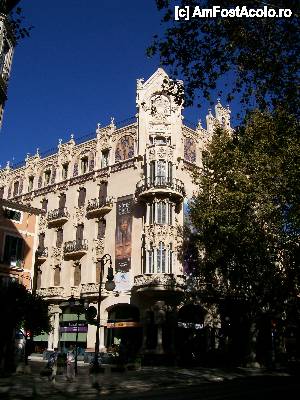 [P17] Edificio Fundacio La Caixa, in bataia soarelui de toamna.  » foto by AnAlina*
 - 
<span class="allrVoted glyphicon glyphicon-heart hidden" id="av481603"></span>
<a class="m-l-10 hidden" id="sv481603" onclick="voting_Foto_DelVot(,481603,17664)" role="button">șterge vot <span class="glyphicon glyphicon-remove"></span></a>
<a id="v9481603" class=" c-red"  onclick="voting_Foto_SetVot(481603)" role="button"><span class="glyphicon glyphicon-heart-empty"></span> <b>LIKE</b> = Votează poza</a> <img class="hidden"  id="f481603W9" src="/imagini/loader.gif" border="0" /><span class="AjErrMes hidden" id="e481603ErM"></span>