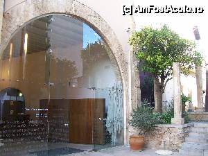 [P02] Fundatia Sa Nostra, intrarea principala fotografiata din strada Carrer de la Concepcio.  » foto by AnAlina*
 - 
<span class="allrVoted glyphicon glyphicon-heart hidden" id="av483026"></span>
<a class="m-l-10 hidden" id="sv483026" onclick="voting_Foto_DelVot(,483026,17664)" role="button">șterge vot <span class="glyphicon glyphicon-remove"></span></a>
<a id="v9483026" class=" c-red"  onclick="voting_Foto_SetVot(483026)" role="button"><span class="glyphicon glyphicon-heart-empty"></span> <b>LIKE</b> = Votează poza</a> <img class="hidden"  id="f483026W9" src="/imagini/loader.gif" border="0" /><span class="AjErrMes hidden" id="e483026ErM"></span>
