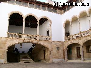 [P22] Can Casasayas (Palatul de Justitie) spatiul din interior de la intrare. Am negociat ceva timp cu Nea Jandarm sa pot face poza asta!  :)  » foto by AnAlina*
 - 
<span class="allrVoted glyphicon glyphicon-heart hidden" id="av483046"></span>
<a class="m-l-10 hidden" id="sv483046" onclick="voting_Foto_DelVot(,483046,17664)" role="button">șterge vot <span class="glyphicon glyphicon-remove"></span></a>
<a id="v9483046" class=" c-red"  onclick="voting_Foto_SetVot(483046)" role="button"><span class="glyphicon glyphicon-heart-empty"></span> <b>LIKE</b> = Votează poza</a> <img class="hidden"  id="f483046W9" src="/imagini/loader.gif" border="0" /><span class="AjErrMes hidden" id="e483046ErM"></span>