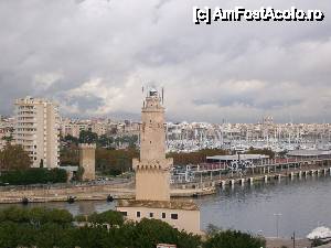 [P09] Farul de la Porto Pi, actuala lui pozitie si locatie. In vremurile trecute, acesta impreuna cu acel turn din zare, peste mare formau impreuna vama navala a Vechiului Port din Palma.  » foto by AnAlina*
 - 
<span class="allrVoted glyphicon glyphicon-heart hidden" id="av483033"></span>
<a class="m-l-10 hidden" id="sv483033" onclick="voting_Foto_DelVot(,483033,17664)" role="button">șterge vot <span class="glyphicon glyphicon-remove"></span></a>
<a id="v9483033" class=" c-red"  onclick="voting_Foto_SetVot(483033)" role="button"><span class="glyphicon glyphicon-heart-empty"></span> <b>LIKE</b> = Votează poza</a> <img class="hidden"  id="f483033W9" src="/imagini/loader.gif" border="0" /><span class="AjErrMes hidden" id="e483033ErM"></span>