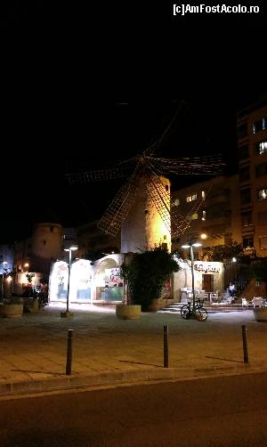 [P62] Moara de vant si restaurant la baza ei!  » foto by balasa violeta
 - 
<span class="allrVoted glyphicon glyphicon-heart hidden" id="av569642"></span>
<a class="m-l-10 hidden" id="sv569642" onclick="voting_Foto_DelVot(,569642,17664)" role="button">șterge vot <span class="glyphicon glyphicon-remove"></span></a>
<a id="v9569642" class=" c-red"  onclick="voting_Foto_SetVot(569642)" role="button"><span class="glyphicon glyphicon-heart-empty"></span> <b>LIKE</b> = Votează poza</a> <img class="hidden"  id="f569642W9" src="/imagini/loader.gif" border="0" /><span class="AjErrMes hidden" id="e569642ErM"></span>