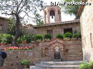 [P17] În curtea Mănăstirii Marea Meteoră.  » foto by tata123 🔱
 - 
<span class="allrVoted glyphicon glyphicon-heart hidden" id="av635713"></span>
<a class="m-l-10 hidden" id="sv635713" onclick="voting_Foto_DelVot(,635713,17685)" role="button">șterge vot <span class="glyphicon glyphicon-remove"></span></a>
<a id="v9635713" class=" c-red"  onclick="voting_Foto_SetVot(635713)" role="button"><span class="glyphicon glyphicon-heart-empty"></span> <b>LIKE</b> = Votează poza</a> <img class="hidden"  id="f635713W9" src="/imagini/loader.gif" border="0" /><span class="AjErrMes hidden" id="e635713ErM"></span>