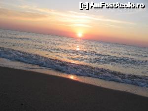[P02] Răsărit de soare la Olympic Beach.  » foto by tata123 🔱
 - 
<span class="allrVoted glyphicon glyphicon-heart hidden" id="av635695"></span>
<a class="m-l-10 hidden" id="sv635695" onclick="voting_Foto_DelVot(,635695,17685)" role="button">șterge vot <span class="glyphicon glyphicon-remove"></span></a>
<a id="v9635695" class=" c-red"  onclick="voting_Foto_SetVot(635695)" role="button"><span class="glyphicon glyphicon-heart-empty"></span> <b>LIKE</b> = Votează poza</a> <img class="hidden"  id="f635695W9" src="/imagini/loader.gif" border="0" /><span class="AjErrMes hidden" id="e635695ErM"></span>