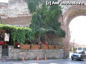 [P08] Terasa unde am luat prânzul, chiar sub zidul bizantin.  » foto by tata123 🔱
 - 
<span class="allrVoted glyphicon glyphicon-heart hidden" id="av635703"></span>
<a class="m-l-10 hidden" id="sv635703" onclick="voting_Foto_DelVot(,635703,17685)" role="button">șterge vot <span class="glyphicon glyphicon-remove"></span></a>
<a id="v9635703" class=" c-red"  onclick="voting_Foto_SetVot(635703)" role="button"><span class="glyphicon glyphicon-heart-empty"></span> <b>LIKE</b> = Votează poza</a> <img class="hidden"  id="f635703W9" src="/imagini/loader.gif" border="0" /><span class="AjErrMes hidden" id="e635703ErM"></span>