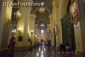 [P09] Catedrala din Lima. Statuile ii reprezinta pe cei 14 apostoli.  » foto by Pușcașu Marin
 - 
<span class="allrVoted glyphicon glyphicon-heart hidden" id="av915680"></span>
<a class="m-l-10 hidden" id="sv915680" onclick="voting_Foto_DelVot(,915680,17742)" role="button">șterge vot <span class="glyphicon glyphicon-remove"></span></a>
<a id="v9915680" class=" c-red"  onclick="voting_Foto_SetVot(915680)" role="button"><span class="glyphicon glyphicon-heart-empty"></span> <b>LIKE</b> = Votează poza</a> <img class="hidden"  id="f915680W9" src="/imagini/loader.gif" border="0" /><span class="AjErrMes hidden" id="e915680ErM"></span>