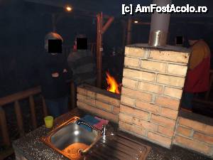 [P12] Pensiunea Vraja Munților - grătarul, văzut dinspre partea „de lucru” » foto by Dragoș_MD
 - 
<span class="allrVoted glyphicon glyphicon-heart hidden" id="av575641"></span>
<a class="m-l-10 hidden" id="sv575641" onclick="voting_Foto_DelVot(,575641,17743)" role="button">șterge vot <span class="glyphicon glyphicon-remove"></span></a>
<a id="v9575641" class=" c-red"  onclick="voting_Foto_SetVot(575641)" role="button"><span class="glyphicon glyphicon-heart-empty"></span> <b>LIKE</b> = Votează poza</a> <img class="hidden"  id="f575641W9" src="/imagini/loader.gif" border="0" /><span class="AjErrMes hidden" id="e575641ErM"></span>
