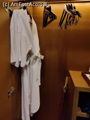 [P10] Eastin Sathorn Hotel - camera noastră » foto by crismis
 - 
<span class="allrVoted glyphicon glyphicon-heart hidden" id="av1358593"></span>
<a class="m-l-10 hidden" id="sv1358593" onclick="voting_Foto_DelVot(,1358593,17808)" role="button">șterge vot <span class="glyphicon glyphicon-remove"></span></a>
<a id="v91358593" class=" c-red"  onclick="voting_Foto_SetVot(1358593)" role="button"><span class="glyphicon glyphicon-heart-empty"></span> <b>LIKE</b> = Votează poza</a> <img class="hidden"  id="f1358593W9" src="/imagini/loader.gif" border="0" /><span class="AjErrMes hidden" id="e1358593ErM"></span>