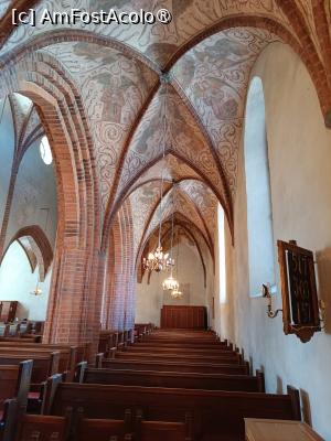 [P26] Uppsala, Biserica Sfânta Treime, Navă laterală și tavan superb pictat... » foto by mprofeanu
 - 
<span class="allrVoted glyphicon glyphicon-heart hidden" id="av1513402"></span>
<a class="m-l-10 hidden" id="sv1513402" onclick="voting_Foto_DelVot(,1513402,17905)" role="button">șterge vot <span class="glyphicon glyphicon-remove"></span></a>
<a id="v91513402" class=" c-red"  onclick="voting_Foto_SetVot(1513402)" role="button"><span class="glyphicon glyphicon-heart-empty"></span> <b>LIKE</b> = Votează poza</a> <img class="hidden"  id="f1513402W9" src="/imagini/loader.gif" border="0" /><span class="AjErrMes hidden" id="e1513402ErM"></span>