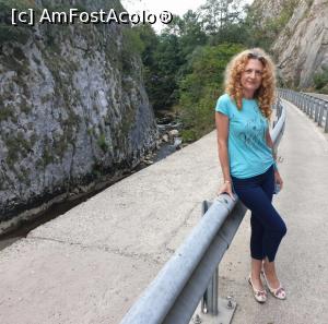 [P13] Cararea ingusta pe marginea soselei, dar delimitata de aceasta, care te conduce pana in zona cascadei si a izvorului Bigar. » foto by geani anto
 - 
<span class="allrVoted glyphicon glyphicon-heart hidden" id="av1194252"></span>
<a class="m-l-10 hidden" id="sv1194252" onclick="voting_Foto_DelVot(,1194252,17936)" role="button">șterge vot <span class="glyphicon glyphicon-remove"></span></a>
<a id="v91194252" class=" c-red"  onclick="voting_Foto_SetVot(1194252)" role="button"><span class="glyphicon glyphicon-heart-empty"></span> <b>LIKE</b> = Votează poza</a> <img class="hidden"  id="f1194252W9" src="/imagini/loader.gif" border="0" /><span class="AjErrMes hidden" id="e1194252ErM"></span>