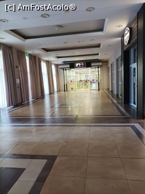 [P21] Culoarul către restaurantul principal, iar pe partea dreaptă erau Sofia Gastro, Himitsu și Sports Bar » foto by Green🦋
 - 
<span class="allrVoted glyphicon glyphicon-heart hidden" id="av1385469"></span>
<a class="m-l-10 hidden" id="sv1385469" onclick="voting_Foto_DelVot(,1385469,17951)" role="button">șterge vot <span class="glyphicon glyphicon-remove"></span></a>
<a id="v91385469" class=" c-red"  onclick="voting_Foto_SetVot(1385469)" role="button"><span class="glyphicon glyphicon-heart-empty"></span> <b>LIKE</b> = Votează poza</a> <img class="hidden"  id="f1385469W9" src="/imagini/loader.gif" border="0" /><span class="AjErrMes hidden" id="e1385469ErM"></span>