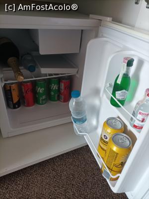 [P63] Minibarul. Mai avea și Fanta dar le bausem :) » foto by Green🦋
 - 
<span class="allrVoted glyphicon glyphicon-heart hidden" id="av1385526"></span>
<a class="m-l-10 hidden" id="sv1385526" onclick="voting_Foto_DelVot(,1385526,17951)" role="button">șterge vot <span class="glyphicon glyphicon-remove"></span></a>
<a id="v91385526" class=" c-red"  onclick="voting_Foto_SetVot(1385526)" role="button"><span class="glyphicon glyphicon-heart-empty"></span> <b>LIKE</b> = Votează poza</a> <img class="hidden"  id="f1385526W9" src="/imagini/loader.gif" border="0" /><span class="AjErrMes hidden" id="e1385526ErM"></span>