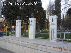 [P26] Cetatea Deva - Béla Károlyi, Márta Károlyi și Nadia Comăneci, monumente lângă Sala Olimpică de Gimnastică.  » foto by iulianic
 - 
<span class="allrVoted glyphicon glyphicon-heart hidden" id="av732671"></span>
<a class="m-l-10 hidden" id="sv732671" onclick="voting_Foto_DelVot(,732671,17970)" role="button">șterge vot <span class="glyphicon glyphicon-remove"></span></a>
<a id="v9732671" class=" c-red"  onclick="voting_Foto_SetVot(732671)" role="button"><span class="glyphicon glyphicon-heart-empty"></span> <b>LIKE</b> = Votează poza</a> <img class="hidden"  id="f732671W9" src="/imagini/loader.gif" border="0" /><span class="AjErrMes hidden" id="e732671ErM"></span>