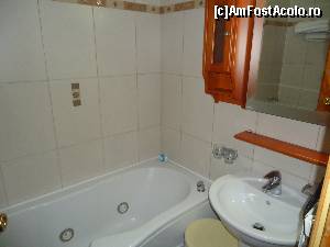 [P12] baia cu micuţa cadă cu jacuzzi » foto by marocanu21
 - 
<span class="allrVoted glyphicon glyphicon-heart hidden" id="av598350"></span>
<a class="m-l-10 hidden" id="sv598350" onclick="voting_Foto_DelVot(,598350,18122)" role="button">șterge vot <span class="glyphicon glyphicon-remove"></span></a>
<a id="v9598350" class=" c-red"  onclick="voting_Foto_SetVot(598350)" role="button"><span class="glyphicon glyphicon-heart-empty"></span> <b>LIKE</b> = Votează poza</a> <img class="hidden"  id="f598350W9" src="/imagini/loader.gif" border="0" /><span class="AjErrMes hidden" id="e598350ErM"></span>