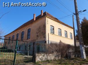 [P60] O casă mare, în spatele parcării, nu scria nimic, cred că actualmente este goală, nu știu exact ce ar fi putut fi. » foto by maryka
 - 
<span class="allrVoted glyphicon glyphicon-heart hidden" id="av1289044"></span>
<a class="m-l-10 hidden" id="sv1289044" onclick="voting_Foto_DelVot(,1289044,18124)" role="button">șterge vot <span class="glyphicon glyphicon-remove"></span></a>
<a id="v91289044" class=" c-red"  onclick="voting_Foto_SetVot(1289044)" role="button"><span class="glyphicon glyphicon-heart-empty"></span> <b>LIKE</b> = Votează poza</a> <img class="hidden"  id="f1289044W9" src="/imagini/loader.gif" border="0" /><span class="AjErrMes hidden" id="e1289044ErM"></span>