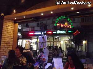 [P09] Spre stradă şi mesele vecine » foto by irinad
 - 
<span class="allrVoted glyphicon glyphicon-heart hidden" id="av682175"></span>
<a class="m-l-10 hidden" id="sv682175" onclick="voting_Foto_DelVot(,682175,18127)" role="button">șterge vot <span class="glyphicon glyphicon-remove"></span></a>
<a id="v9682175" class=" c-red"  onclick="voting_Foto_SetVot(682175)" role="button"><span class="glyphicon glyphicon-heart-empty"></span> <b>LIKE</b> = Votează poza</a> <img class="hidden"  id="f682175W9" src="/imagini/loader.gif" border="0" /><span class="AjErrMes hidden" id="e682175ErM"></span>