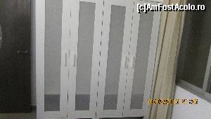 [P16] Victoria Apartamentos; dulapul » foto by crismis
 - 
<span class="allrVoted glyphicon glyphicon-heart hidden" id="av598811"></span>
<a class="m-l-10 hidden" id="sv598811" onclick="voting_Foto_DelVot(,598811,18133)" role="button">șterge vot <span class="glyphicon glyphicon-remove"></span></a>
<a id="v9598811" class=" c-red"  onclick="voting_Foto_SetVot(598811)" role="button"><span class="glyphicon glyphicon-heart-empty"></span> <b>LIKE</b> = Votează poza</a> <img class="hidden"  id="f598811W9" src="/imagini/loader.gif" border="0" /><span class="AjErrMes hidden" id="e598811ErM"></span>