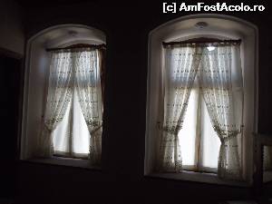 [P18] Fereste foarte mari si discrete in acelasi timp. Pe exterior aveau obloane din fier masiv » foto by chrisstina
 - 
<span class="allrVoted glyphicon glyphicon-heart hidden" id="av613225"></span>
<a class="m-l-10 hidden" id="sv613225" onclick="voting_Foto_DelVot(,613225,18343)" role="button">șterge vot <span class="glyphicon glyphicon-remove"></span></a>
<a id="v9613225" class=" c-red"  onclick="voting_Foto_SetVot(613225)" role="button"><span class="glyphicon glyphicon-heart-empty"></span> <b>LIKE</b> = Votează poza</a> <img class="hidden"  id="f613225W9" src="/imagini/loader.gif" border="0" /><span class="AjErrMes hidden" id="e613225ErM"></span>