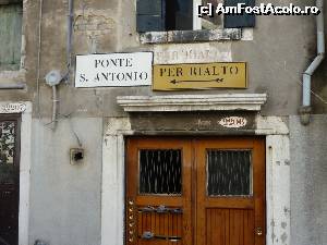 [P16] Venetia, panouri indicatoare pe peretii caselor » foto by FlorinAndrei
 - 
<span class="allrVoted glyphicon glyphicon-heart hidden" id="av615468"></span>
<a class="m-l-10 hidden" id="sv615468" onclick="voting_Foto_DelVot(,615468,18378)" role="button">șterge vot <span class="glyphicon glyphicon-remove"></span></a>
<a id="v9615468" class=" c-red"  onclick="voting_Foto_SetVot(615468)" role="button"><span class="glyphicon glyphicon-heart-empty"></span> <b>LIKE</b> = Votează poza</a> <img class="hidden"  id="f615468W9" src="/imagini/loader.gif" border="0" /><span class="AjErrMes hidden" id="e615468ErM"></span>