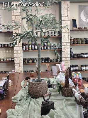 [P53] Konakis Olive Oil & Olives » foto by ilee
 - 
<span class="allrVoted glyphicon glyphicon-heart hidden" id="av1540777"></span>
<a class="m-l-10 hidden" id="sv1540777" onclick="voting_Foto_DelVot(,1540777,18403)" role="button">șterge vot <span class="glyphicon glyphicon-remove"></span></a>
<a id="v91540777" class=" c-red"  onclick="voting_Foto_SetVot(1540777)" role="button"><span class="glyphicon glyphicon-heart-empty"></span> <b>LIKE</b> = Votează poza</a> <img class="hidden"  id="f1540777W9" src="/imagini/loader.gif" border="0" /><span class="AjErrMes hidden" id="e1540777ErM"></span>