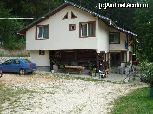 [P01] Pensiunea Cabana din brazi. Vedere dinspre poartă » foto by FlorinAndrei
 - 
<span class="allrVoted glyphicon glyphicon-heart hidden" id="av621208"></span>
<a class="m-l-10 hidden" id="sv621208" onclick="voting_Foto_DelVot(,621208,18507)" role="button">șterge vot <span class="glyphicon glyphicon-remove"></span></a>
<a id="v9621208" class=" c-red"  onclick="voting_Foto_SetVot(621208)" role="button"><span class="glyphicon glyphicon-heart-empty"></span> <b>LIKE</b> = Votează poza</a> <img class="hidden"  id="f621208W9" src="/imagini/loader.gif" border="0" /><span class="AjErrMes hidden" id="e621208ErM"></span>
