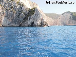 [P06] Navagio- ne apropiem de plaja, multe vaporase si barci » foto by luciaoradea
 - 
<span class="allrVoted glyphicon glyphicon-heart hidden" id="av665592"></span>
<a class="m-l-10 hidden" id="sv665592" onclick="voting_Foto_DelVot(,665592,18547)" role="button">șterge vot <span class="glyphicon glyphicon-remove"></span></a>
<a id="v9665592" class=" c-red"  onclick="voting_Foto_SetVot(665592)" role="button"><span class="glyphicon glyphicon-heart-empty"></span> <b>LIKE</b> = Votează poza</a> <img class="hidden"  id="f665592W9" src="/imagini/loader.gif" border="0" /><span class="AjErrMes hidden" id="e665592ErM"></span>