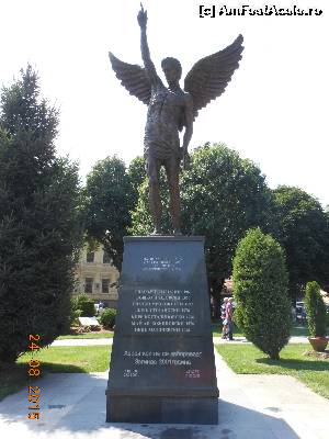 [P46] Bitola - În Piaţa centrală.  » foto by iulianic
 - 
<span class="allrVoted glyphicon glyphicon-heart hidden" id="av666918"></span>
<a class="m-l-10 hidden" id="sv666918" onclick="voting_Foto_DelVot(,666918,18564)" role="button">șterge vot <span class="glyphicon glyphicon-remove"></span></a>
<a id="v9666918" class=" c-red"  onclick="voting_Foto_SetVot(666918)" role="button"><span class="glyphicon glyphicon-heart-empty"></span> <b>LIKE</b> = Votează poza</a> <img class="hidden"  id="f666918W9" src="/imagini/loader.gif" border="0" /><span class="AjErrMes hidden" id="e666918ErM"></span>