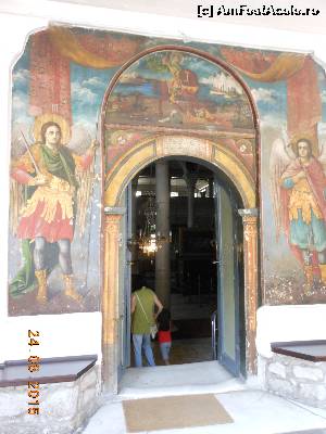 [P55] Bitola - Biserica Sf. Dimitrie, intrarea.  » foto by iulianic
 - 
<span class="allrVoted glyphicon glyphicon-heart hidden" id="av666927"></span>
<a class="m-l-10 hidden" id="sv666927" onclick="voting_Foto_DelVot(,666927,18564)" role="button">șterge vot <span class="glyphicon glyphicon-remove"></span></a>
<a id="v9666927" class=" c-red"  onclick="voting_Foto_SetVot(666927)" role="button"><span class="glyphicon glyphicon-heart-empty"></span> <b>LIKE</b> = Votează poza</a> <img class="hidden"  id="f666927W9" src="/imagini/loader.gif" border="0" /><span class="AjErrMes hidden" id="e666927ErM"></span>