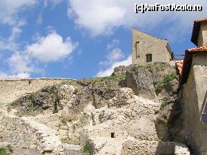 [P28] Cetatea Rupea - la intoarcerea din Cetatea de Sus admiram felul in care zidul de aparare 'creste' din pietrele naturale » foto by RoF*
 - 
<span class="allrVoted glyphicon glyphicon-heart hidden" id="av520080"></span>
<a class="m-l-10 hidden" id="sv520080" onclick="voting_Foto_DelVot(,520080,18593)" role="button">șterge vot <span class="glyphicon glyphicon-remove"></span></a>
<a id="v9520080" class=" c-red"  onclick="voting_Foto_SetVot(520080)" role="button"><span class="glyphicon glyphicon-heart-empty"></span> <b>LIKE</b> = Votează poza</a> <img class="hidden"  id="f520080W9" src="/imagini/loader.gif" border="0" /><span class="AjErrMes hidden" id="e520080ErM"></span>