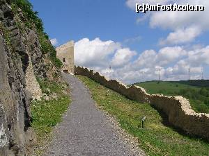 [P31] Cetatea Rupea - coboram printer zidurile Cetatii de Sus si ale celei de Mijloc » foto by RoF*
 - 
<span class="allrVoted glyphicon glyphicon-heart hidden" id="av520083"></span>
<a class="m-l-10 hidden" id="sv520083" onclick="voting_Foto_DelVot(,520083,18593)" role="button">șterge vot <span class="glyphicon glyphicon-remove"></span></a>
<a id="v9520083" class=" c-red"  onclick="voting_Foto_SetVot(520083)" role="button"><span class="glyphicon glyphicon-heart-empty"></span> <b>LIKE</b> = Votează poza</a> <img class="hidden"  id="f520083W9" src="/imagini/loader.gif" border="0" /><span class="AjErrMes hidden" id="e520083ErM"></span>