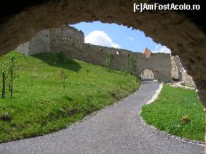 [P34] Cetatea Rupea - sub arcada Turnului Portii, din Cetatea de Jos » foto by RoF*
 - 
<span class="allrVoted glyphicon glyphicon-heart hidden" id="av520086"></span>
<a class="m-l-10 hidden" id="sv520086" onclick="voting_Foto_DelVot(,520086,18593)" role="button">șterge vot <span class="glyphicon glyphicon-remove"></span></a>
<a id="v9520086" class=" c-red"  onclick="voting_Foto_SetVot(520086)" role="button"><span class="glyphicon glyphicon-heart-empty"></span> <b>LIKE</b> = Votează poza</a> <img class="hidden"  id="f520086W9" src="/imagini/loader.gif" border="0" /><span class="AjErrMes hidden" id="e520086ErM"></span>