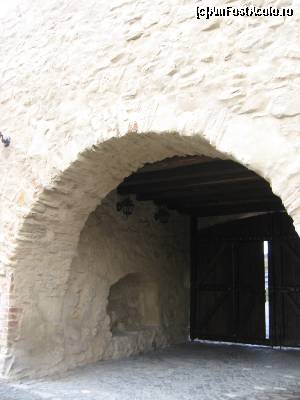 [P12] Poarta de intrare văzută din interior » foto by Michi
 - 
<span class="allrVoted glyphicon glyphicon-heart hidden" id="av586553"></span>
<a class="m-l-10 hidden" id="sv586553" onclick="voting_Foto_DelVot(,586553,18593)" role="button">șterge vot <span class="glyphicon glyphicon-remove"></span></a>
<a id="v9586553" class=" c-red"  onclick="voting_Foto_SetVot(586553)" role="button"><span class="glyphicon glyphicon-heart-empty"></span> <b>LIKE</b> = Votează poza</a> <img class="hidden"  id="f586553W9" src="/imagini/loader.gif" border="0" /><span class="AjErrMes hidden" id="e586553ErM"></span>