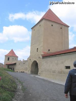 [P13] Turnul de intrare şi zidul de strajă » foto by Michi
 - 
<span class="allrVoted glyphicon glyphicon-heart hidden" id="av586555"></span>
<a class="m-l-10 hidden" id="sv586555" onclick="voting_Foto_DelVot(,586555,18593)" role="button">șterge vot <span class="glyphicon glyphicon-remove"></span></a>
<a id="v9586555" class=" c-red"  onclick="voting_Foto_SetVot(586555)" role="button"><span class="glyphicon glyphicon-heart-empty"></span> <b>LIKE</b> = Votează poza</a> <img class="hidden"  id="f586555W9" src="/imagini/loader.gif" border="0" /><span class="AjErrMes hidden" id="e586555ErM"></span>