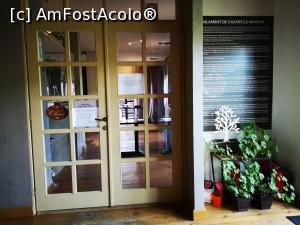 [P19] Ușa ce separă zona recepției de restaurant și setul de reguli non-covid afișat &icirc;n dreapta » foto by crismis
 - 
<span class="allrVoted glyphicon glyphicon-heart hidden" id="av1166721"></span>
<a class="m-l-10 hidden" id="sv1166721" onclick="voting_Foto_DelVot(,1166721,18623)" role="button">șterge vot <span class="glyphicon glyphicon-remove"></span></a>
<a id="v91166721" class=" c-red"  onclick="voting_Foto_SetVot(1166721)" role="button"><span class="glyphicon glyphicon-heart-empty"></span> <b>LIKE</b> = Votează poza</a> <img class="hidden"  id="f1166721W9" src="/imagini/loader.gif" border="0" /><span class="AjErrMes hidden" id="e1166721ErM"></span>