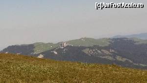 [P10] Vedere spre Pietrele Doamnei, de pe varful Giumalau » foto by ultraviola
 - 
<span class="allrVoted glyphicon glyphicon-heart hidden" id="av632235"></span>
<a class="m-l-10 hidden" id="sv632235" onclick="voting_Foto_DelVot(,632235,18647)" role="button">șterge vot <span class="glyphicon glyphicon-remove"></span></a>
<a id="v9632235" class=" c-red"  onclick="voting_Foto_SetVot(632235)" role="button"><span class="glyphicon glyphicon-heart-empty"></span> <b>LIKE</b> = Votează poza</a> <img class="hidden"  id="f632235W9" src="/imagini/loader.gif" border="0" /><span class="AjErrMes hidden" id="e632235ErM"></span>