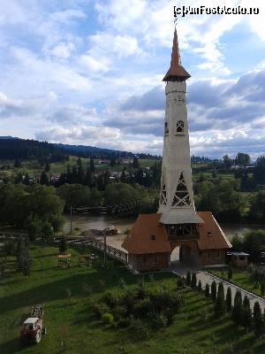 [P24] Același turn văzut de pe balcon. De data asta se vede și Bistrița. Peisajul din spate și tabloul norilor te fac să crezi că privești vreo pictură.  » foto by izabiza
 - 
<span class="allrVoted glyphicon glyphicon-heart hidden" id="av678398"></span>
<a class="m-l-10 hidden" id="sv678398" onclick="voting_Foto_DelVot(,678398,18647)" role="button">șterge vot <span class="glyphicon glyphicon-remove"></span></a>
<a id="v9678398" class=" c-red"  onclick="voting_Foto_SetVot(678398)" role="button"><span class="glyphicon glyphicon-heart-empty"></span> <b>LIKE</b> = Votează poza</a> <img class="hidden"  id="f678398W9" src="/imagini/loader.gif" border="0" /><span class="AjErrMes hidden" id="e678398ErM"></span>
