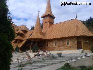 [P25] Biserica, mai de aproape. Doar așa capătă individualitate în ansamblul copleșitor al caselor de oaspeți.  » foto by izabiza
 - 
<span class="allrVoted glyphicon glyphicon-heart hidden" id="av678399"></span>
<a class="m-l-10 hidden" id="sv678399" onclick="voting_Foto_DelVot(,678399,18647)" role="button">șterge vot <span class="glyphicon glyphicon-remove"></span></a>
<a id="v9678399" class=" c-red"  onclick="voting_Foto_SetVot(678399)" role="button"><span class="glyphicon glyphicon-heart-empty"></span> <b>LIKE</b> = Votează poza</a> <img class="hidden"  id="f678399W9" src="/imagini/loader.gif" border="0" /><span class="AjErrMes hidden" id="e678399ErM"></span>