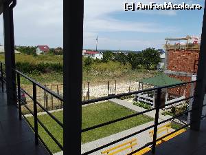 [P09] Vedere către curte: foişorul în dreapta, după care o altă vilă se construieşte » foto by irinad
 - 
<span class="allrVoted glyphicon glyphicon-heart hidden" id="av634869"></span>
<a class="m-l-10 hidden" id="sv634869" onclick="voting_Foto_DelVot(,634869,18723)" role="button">șterge vot <span class="glyphicon glyphicon-remove"></span></a>
<a id="v9634869" class=" c-red"  onclick="voting_Foto_SetVot(634869)" role="button"><span class="glyphicon glyphicon-heart-empty"></span> <b>LIKE</b> = Votează poza</a> <img class="hidden"  id="f634869W9" src="/imagini/loader.gif" border="0" /><span class="AjErrMes hidden" id="e634869ErM"></span>